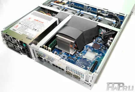 Конструкция Synology RS3414xs+