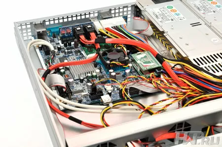 Внешний вид Thecus 1U4200XXX