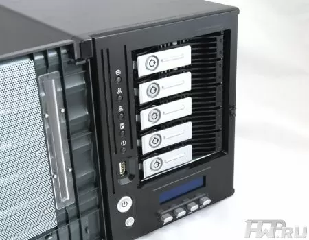 Внешний вид файлового сервера Thecus N5500