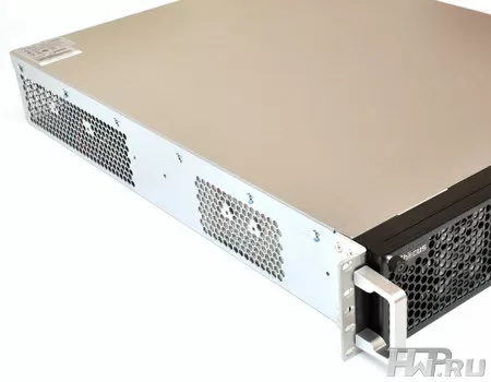 Вид сбоку на корпус Thecus N8800+