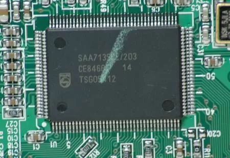 Чип Philips SAA7135HL