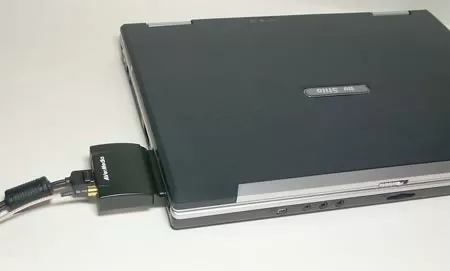ТВ-тюнер в ноутбуке AverMedia AverTV CardBus Plus