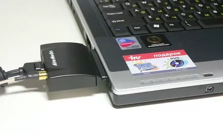ТВ-тюнер в ноутбуке AverMedia AverTV CardBus Plus
