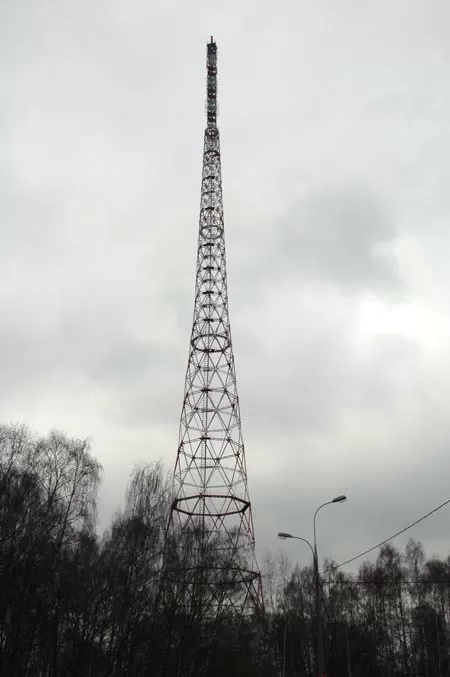 Телевышка на октябрьском поле