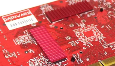 Радиаторы на обратной стороне видеокарты