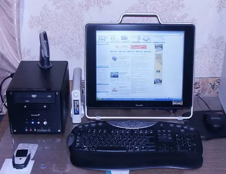 Дизайн LCD монитора Shuttle XP17 на рабочем столе