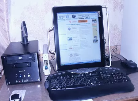 Дизайн LCD монитора Shuttle XP17, вертикально