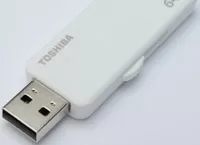 Toshiba TransMemory U203 64 Gb – недорогая симпатичная флешка